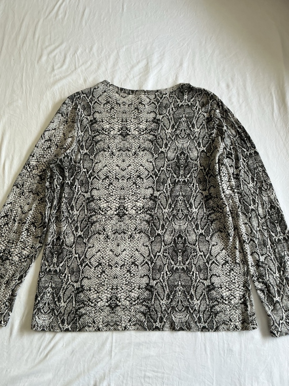 Banana Republic Black & White Snake-Print Long Sleeve Top